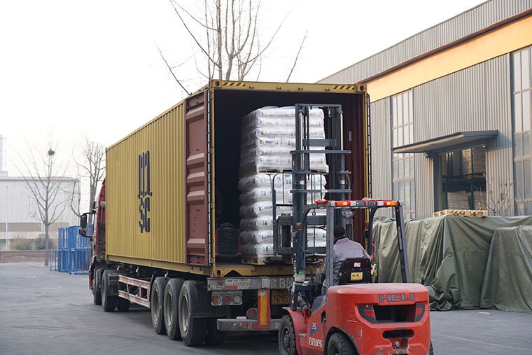 LANDU-chemical-product-delivery-and-loading-to-container
