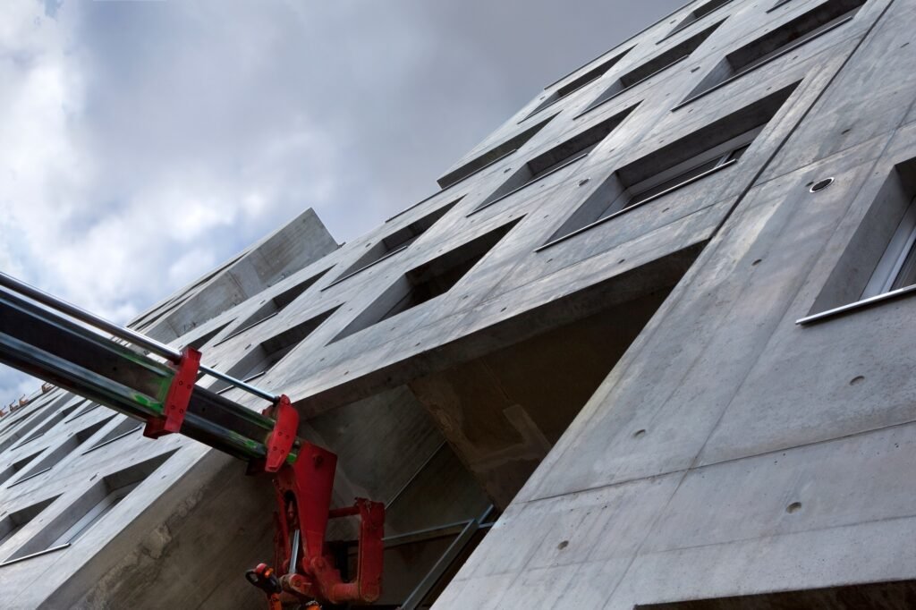 Construction of a concrete building